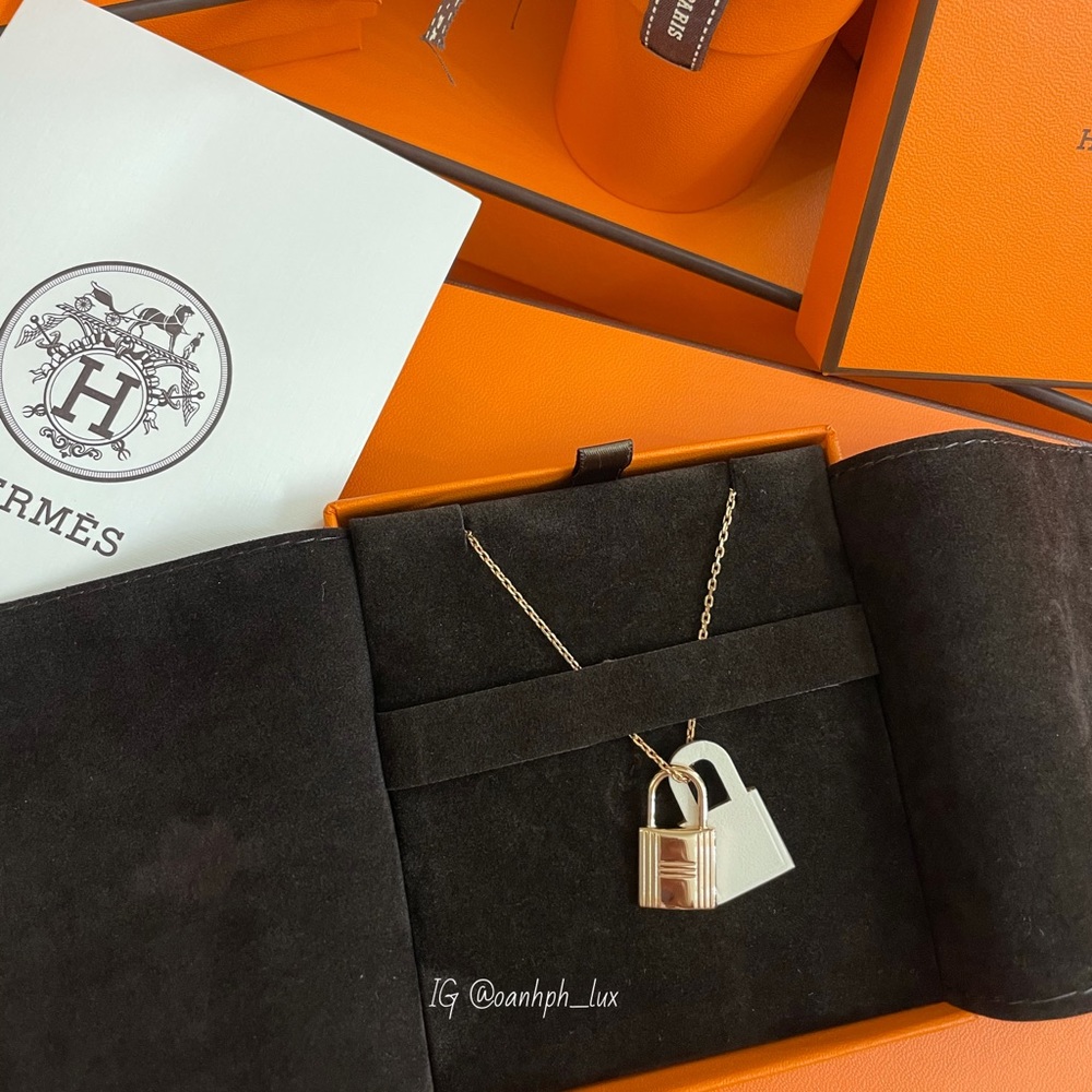 Hermès O’Kelly Pendant Small Model